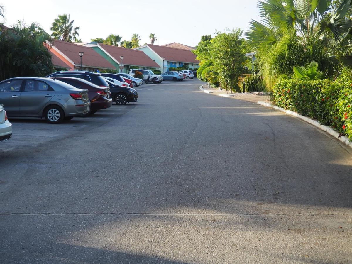 וילמסטאד Kas Di Bami A-186 Op Seru Coral Resort - Ruim Appartement Met Groot Zwembad En Tropische Tuin מראה חיצוני תמונה