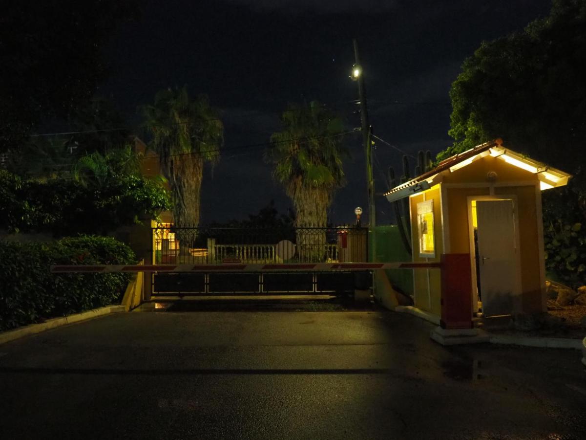 וילמסטאד Kas Di Bami A-186 Op Seru Coral Resort - Ruim Appartement Met Groot Zwembad En Tropische Tuin מראה חיצוני תמונה